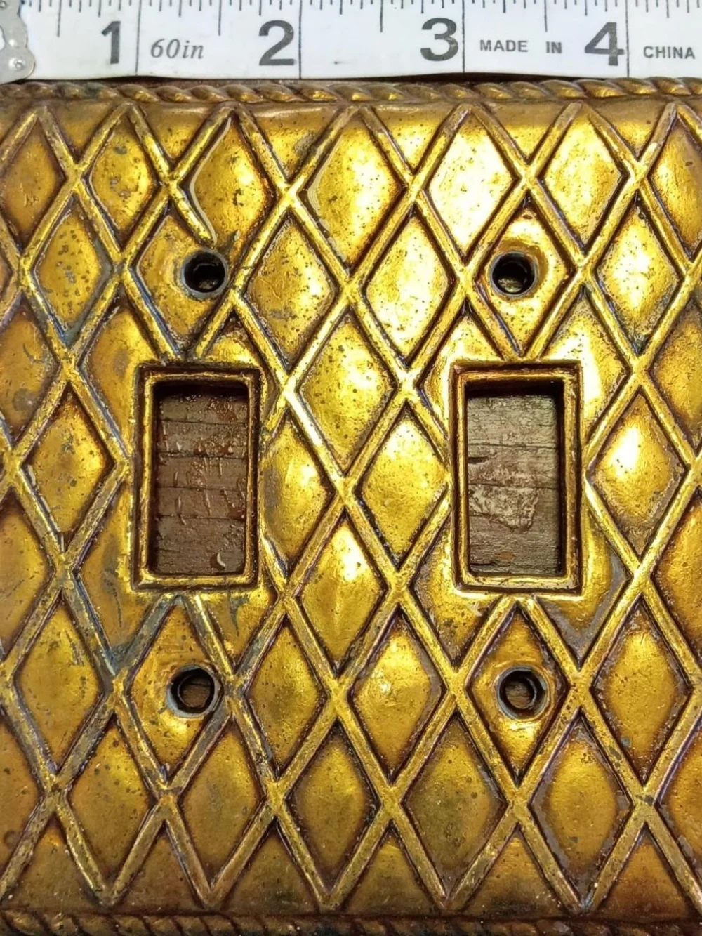 Vintage Gold‎ Double Toggle Light Switch Covers - Ornate Diamond Pattern